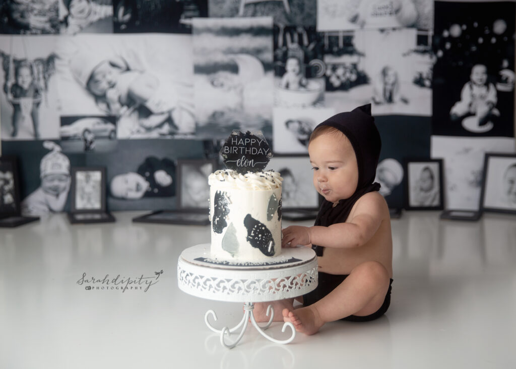 baby boy's 1st birthday photos with his black & white smash cake for a vintage photo themed set.